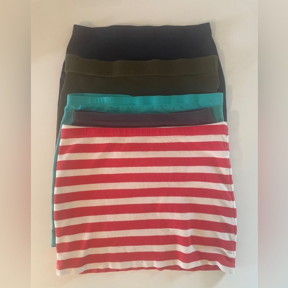 Lot of five stretch mini skirts
